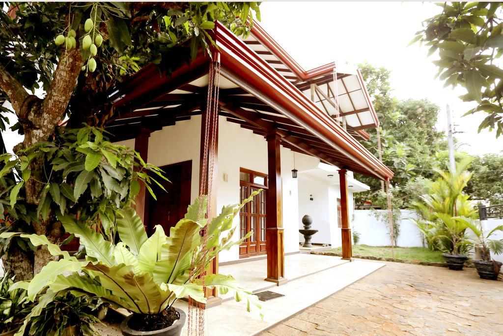 Hotel T & T Anuradhapura Luaran gambar