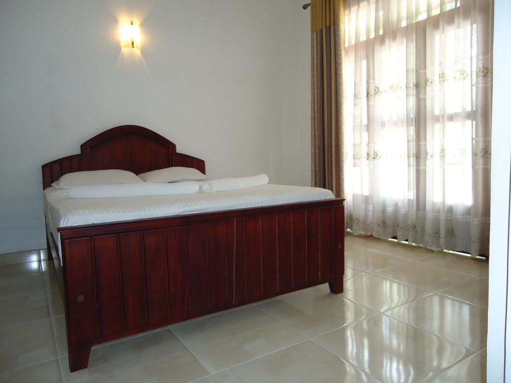 Hotel T & T Anuradhapura Bilik gambar