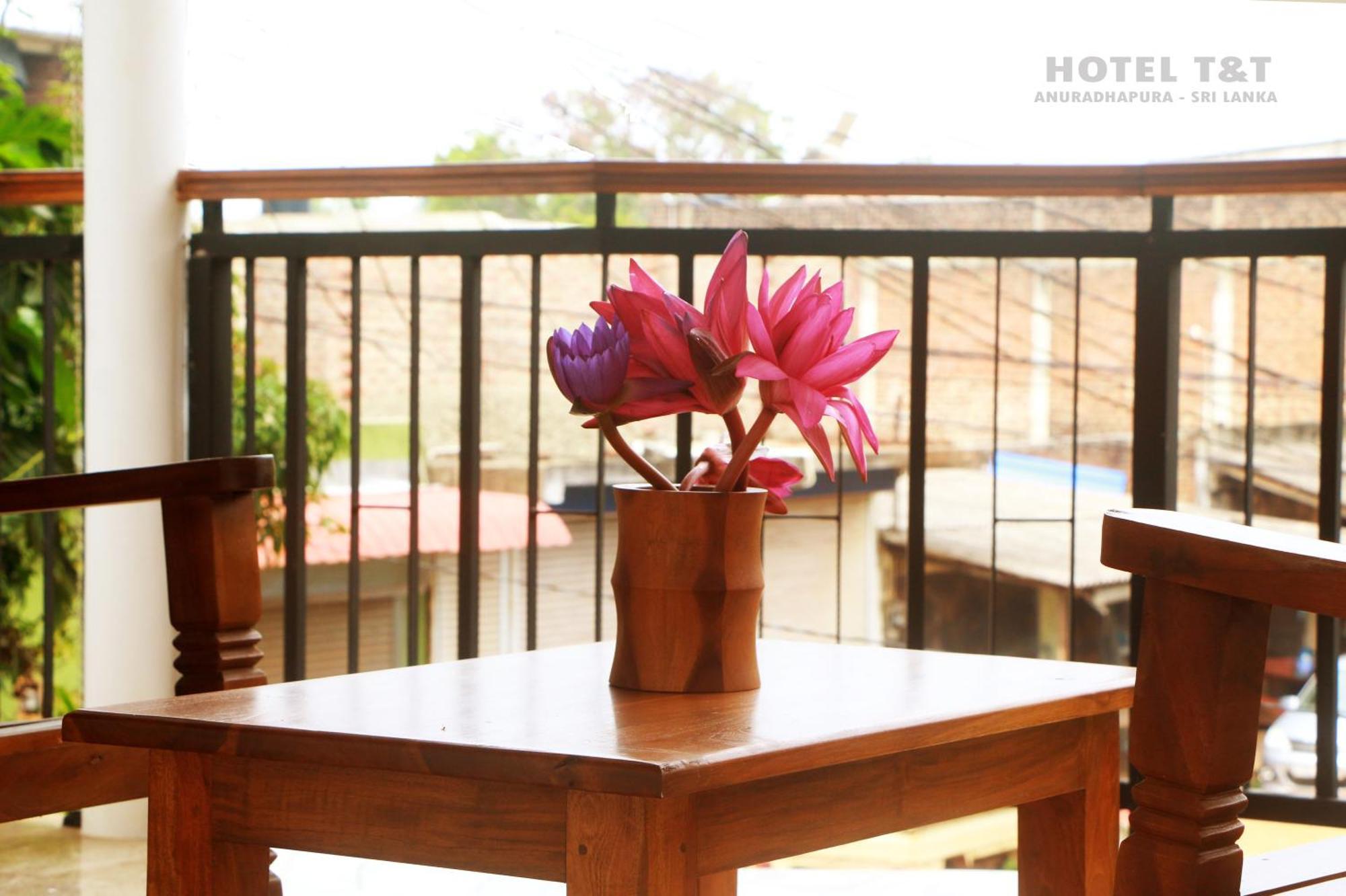 Hotel T & T Anuradhapura Bilik gambar