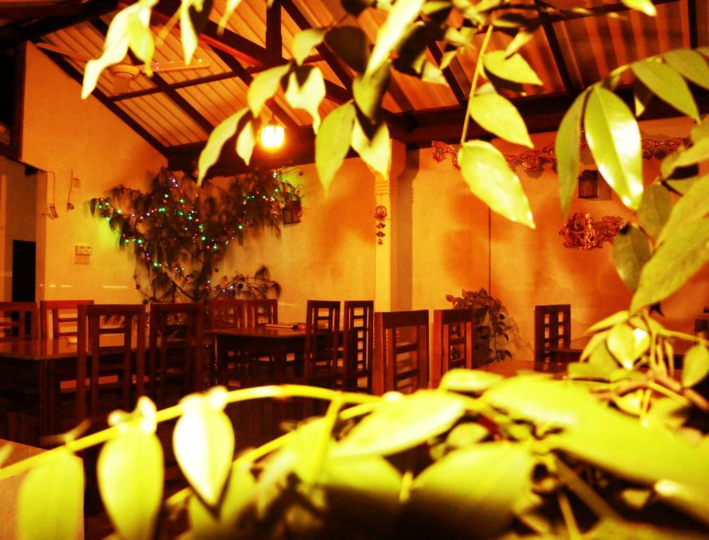 Hotel T & T Anuradhapura Luaran gambar