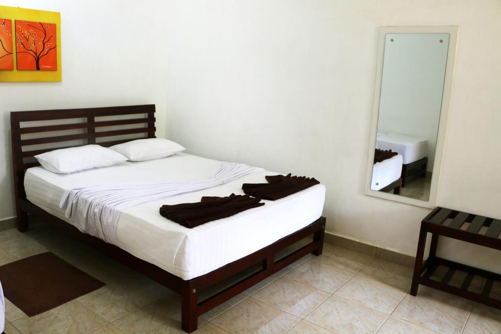 Hotel T & T Anuradhapura Luaran gambar
