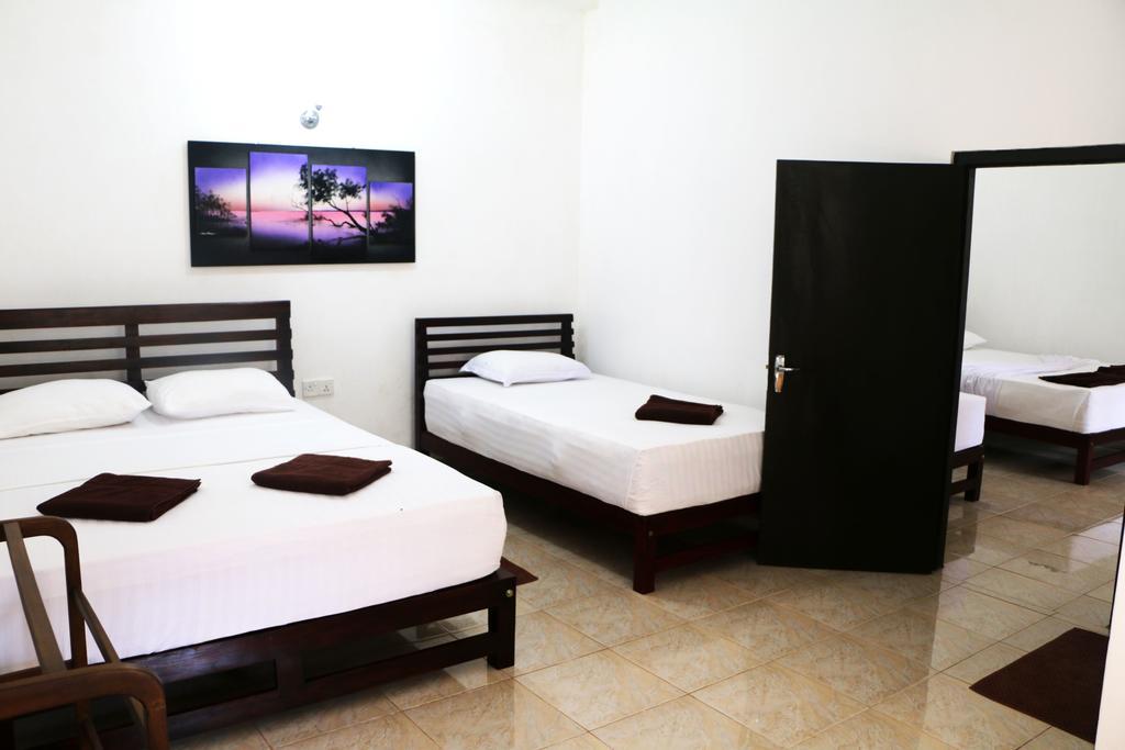 Hotel T & T Anuradhapura Luaran gambar