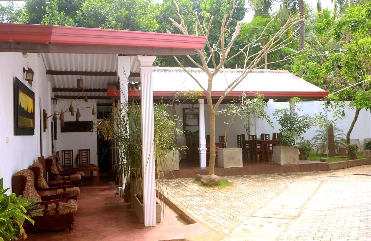 Hotel T & T Anuradhapura Luaran gambar