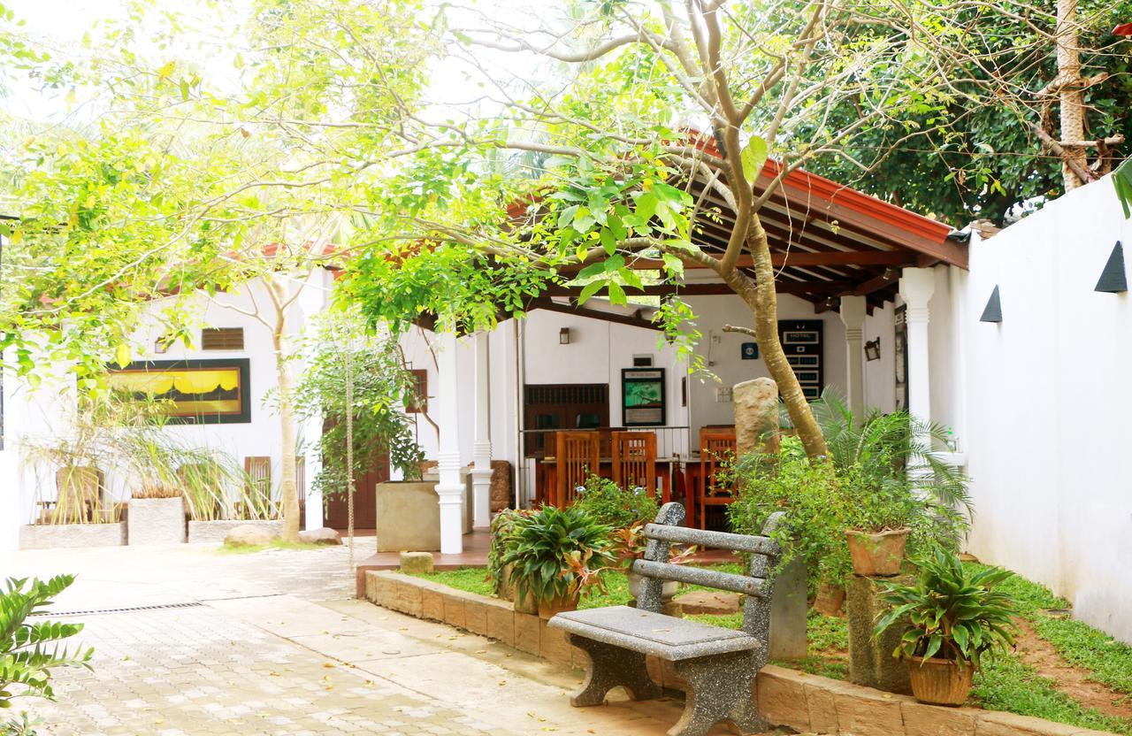 Hotel T & T Anuradhapura Luaran gambar