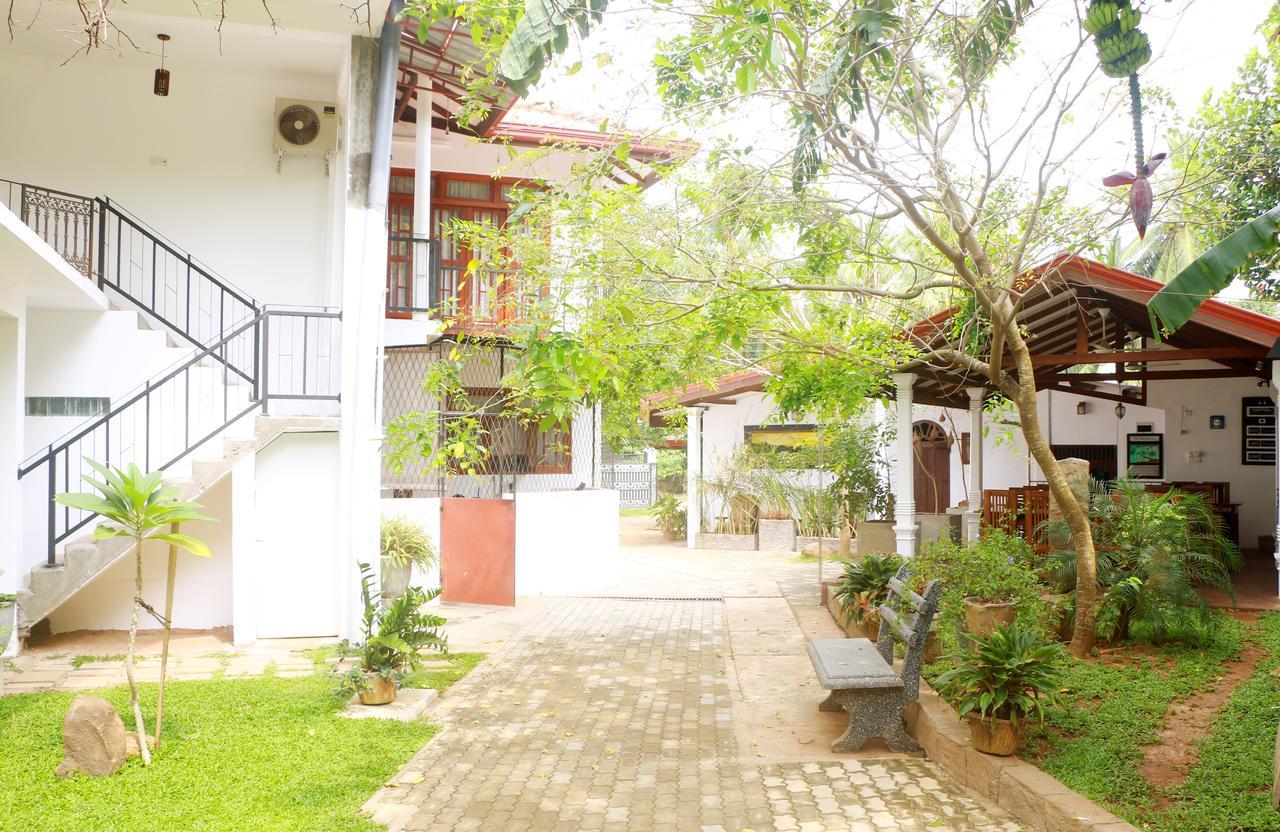 Hotel T & T Anuradhapura Luaran gambar
